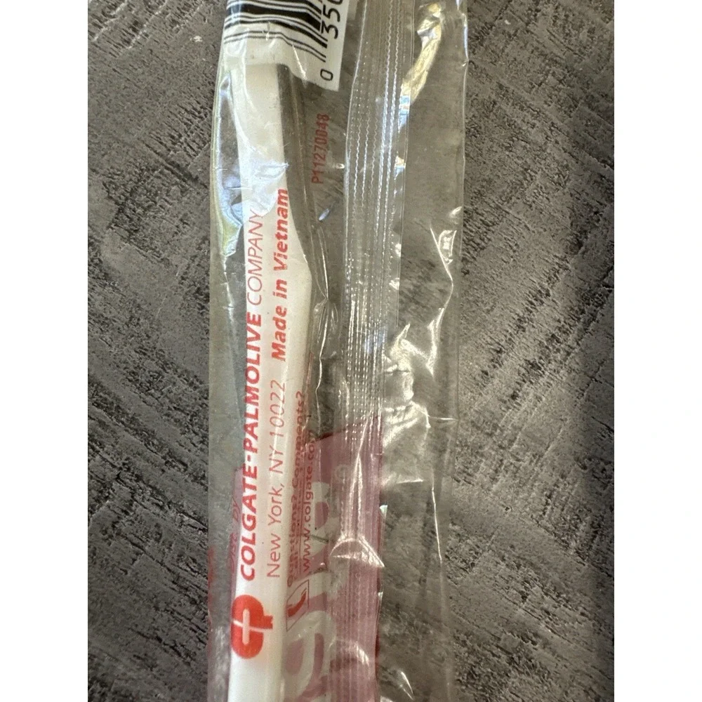 Colgate Toothbrush Lot Vintage‎ & Promo 360 Soft Travel Wisp Whitening Sealed